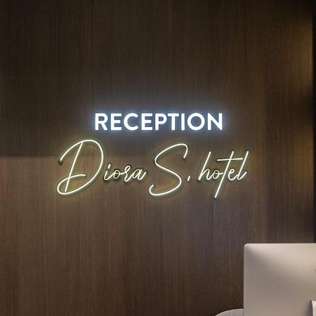 Diora'S Hotel And Apartments Vlore Bagian luar foto