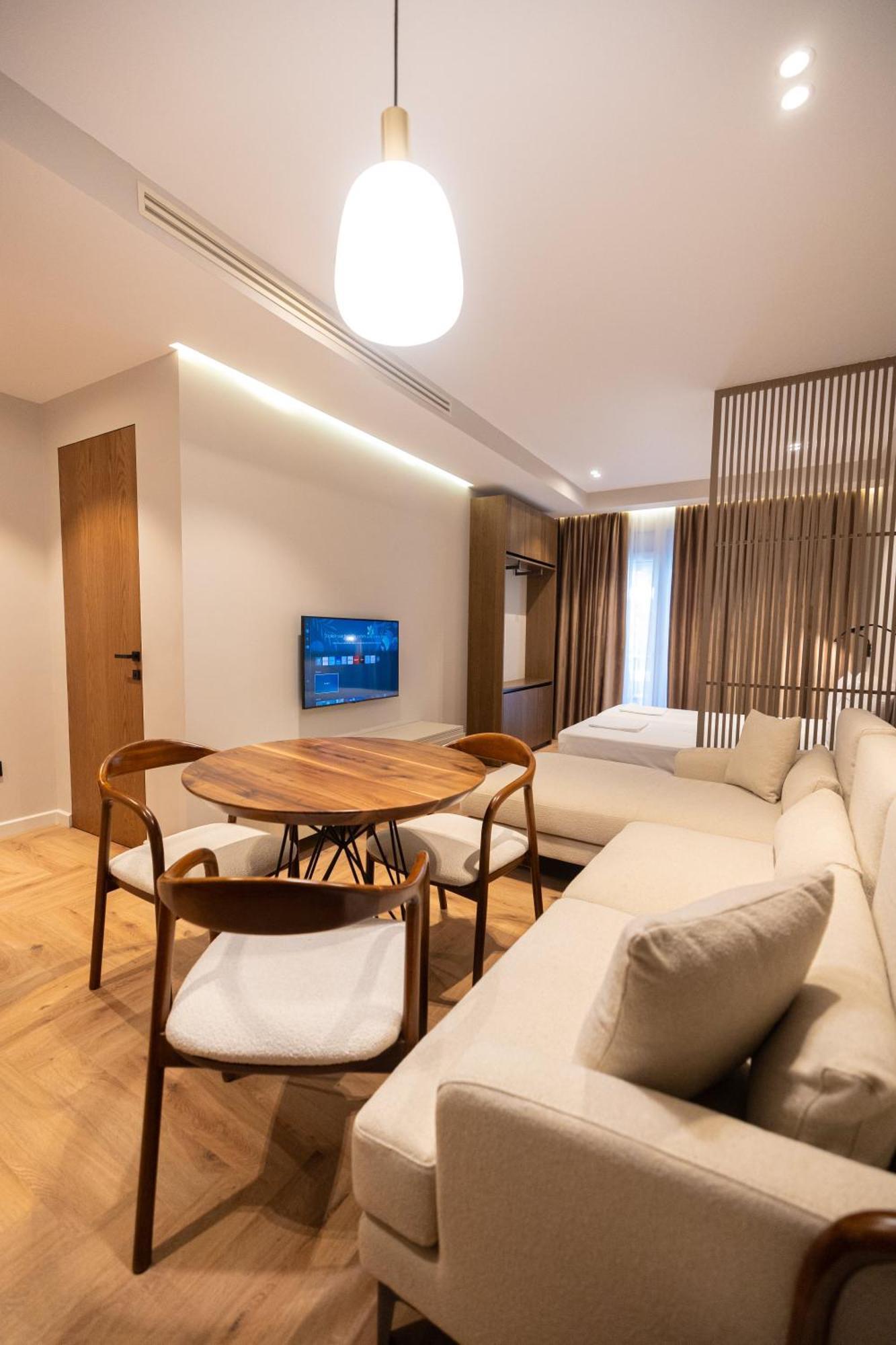 Diora'S Hotel And Apartments Vlore Bagian luar foto
