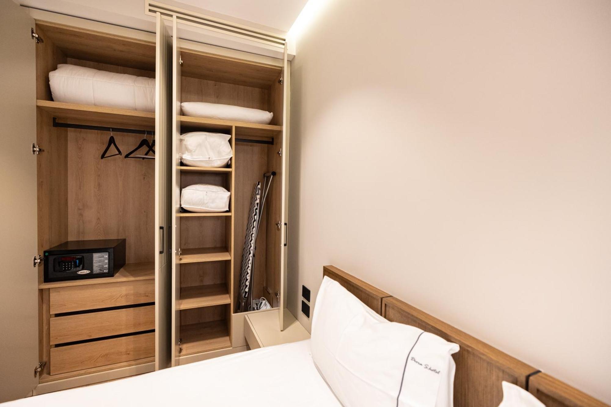 Diora'S Hotel And Apartments Vlore Ruang foto